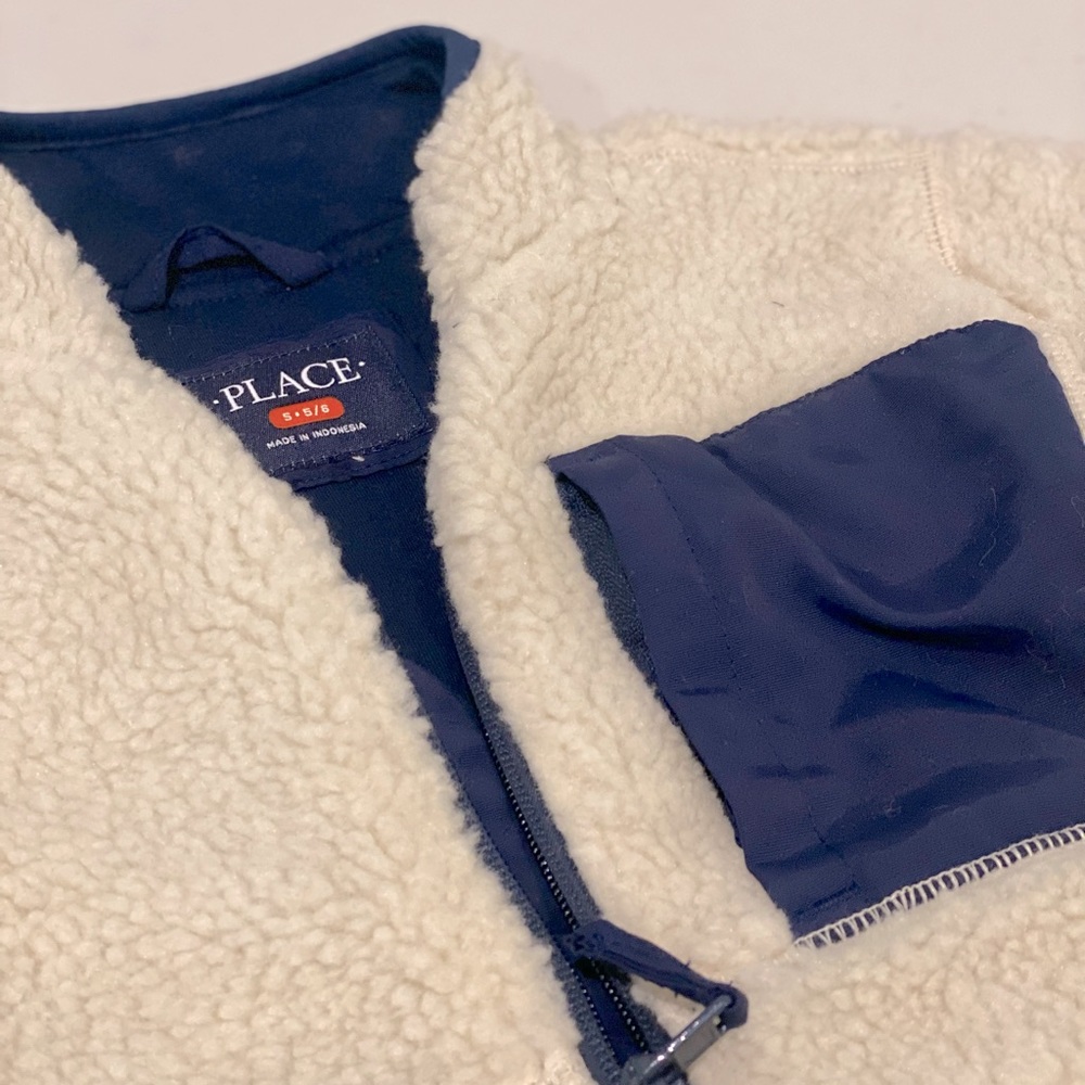 Children’s place sweater / jacket size 5